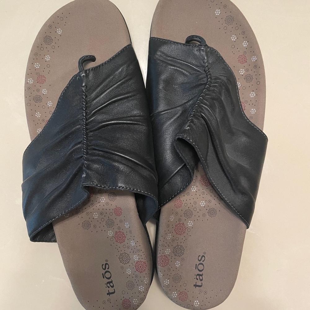 Taos sandals. Size 12. Black.